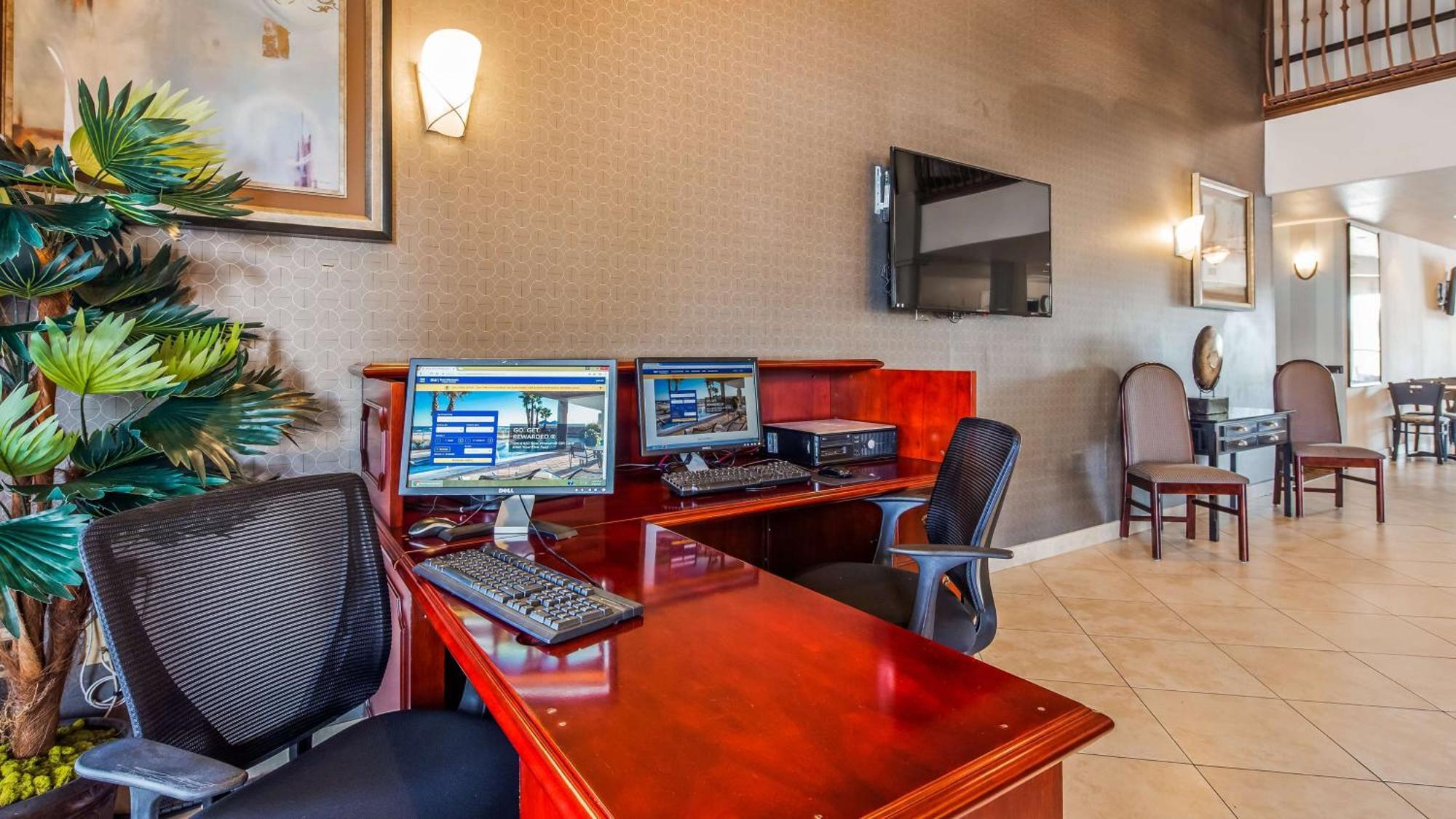 Best Western Plus Main Street Inn Brawley Bagian luar foto
